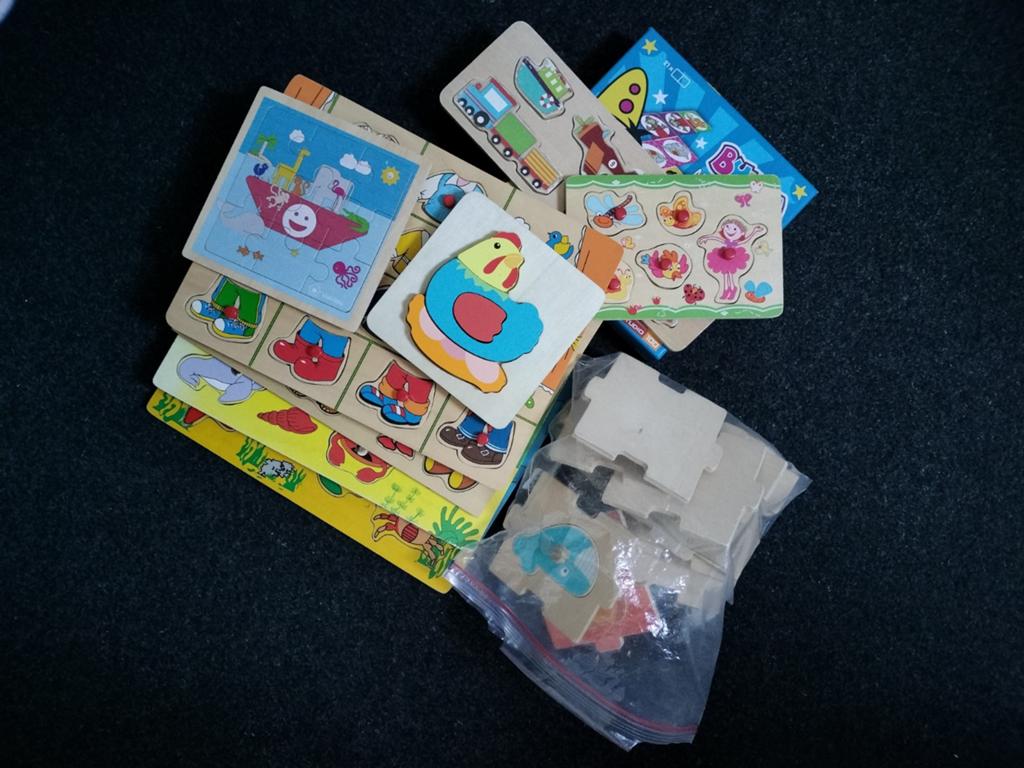 Houten set peuter puzzels en een spelletje, Ophalen of Verzenden, 10 tot 50 stukjes, Gebruikt