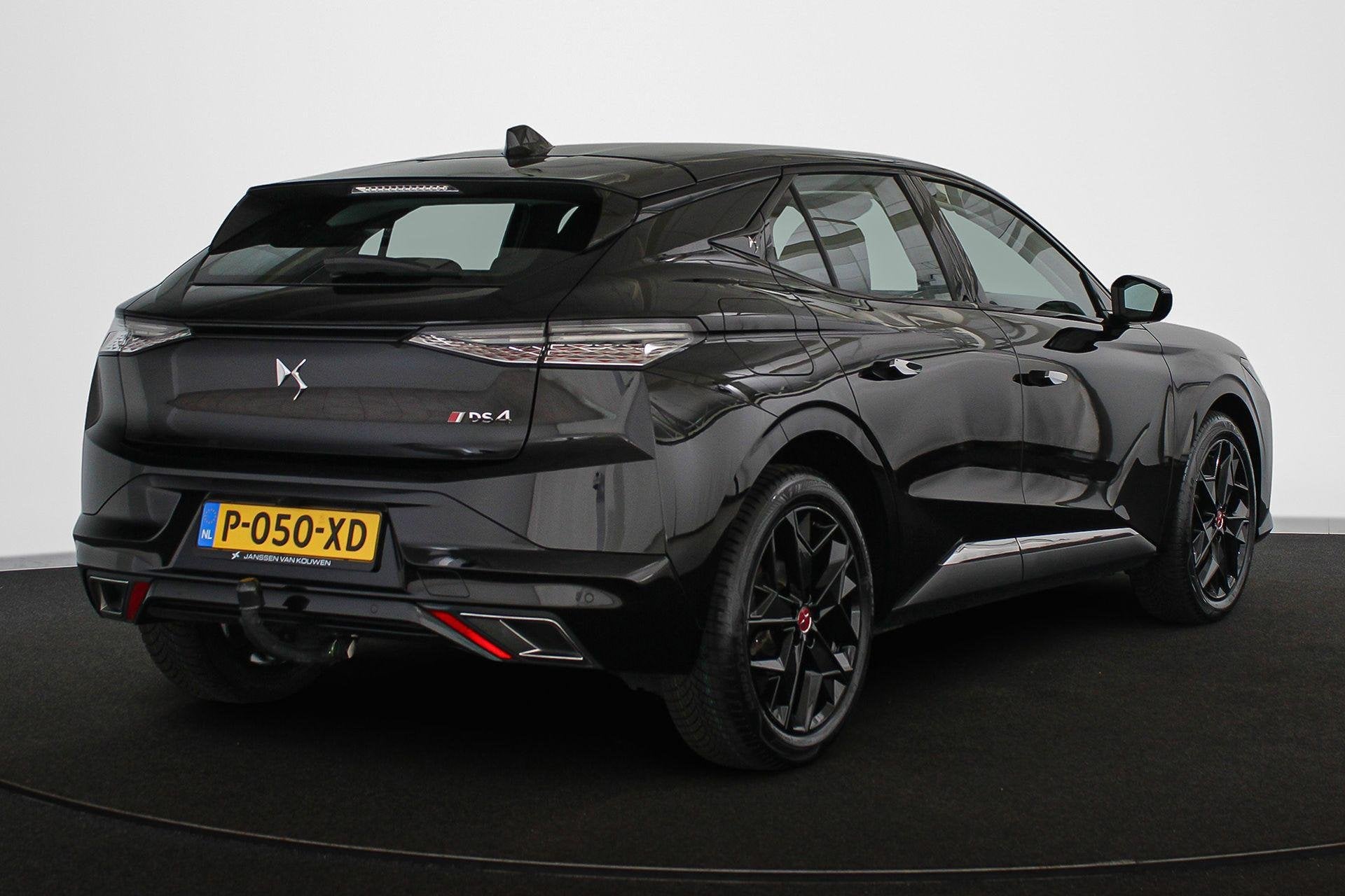 DS 4 1.2 PureTech Performance Line Trekhaak Camera Apple Car, Auto's, 1328 kg, Gebruikt, 1199 cc, Zwart