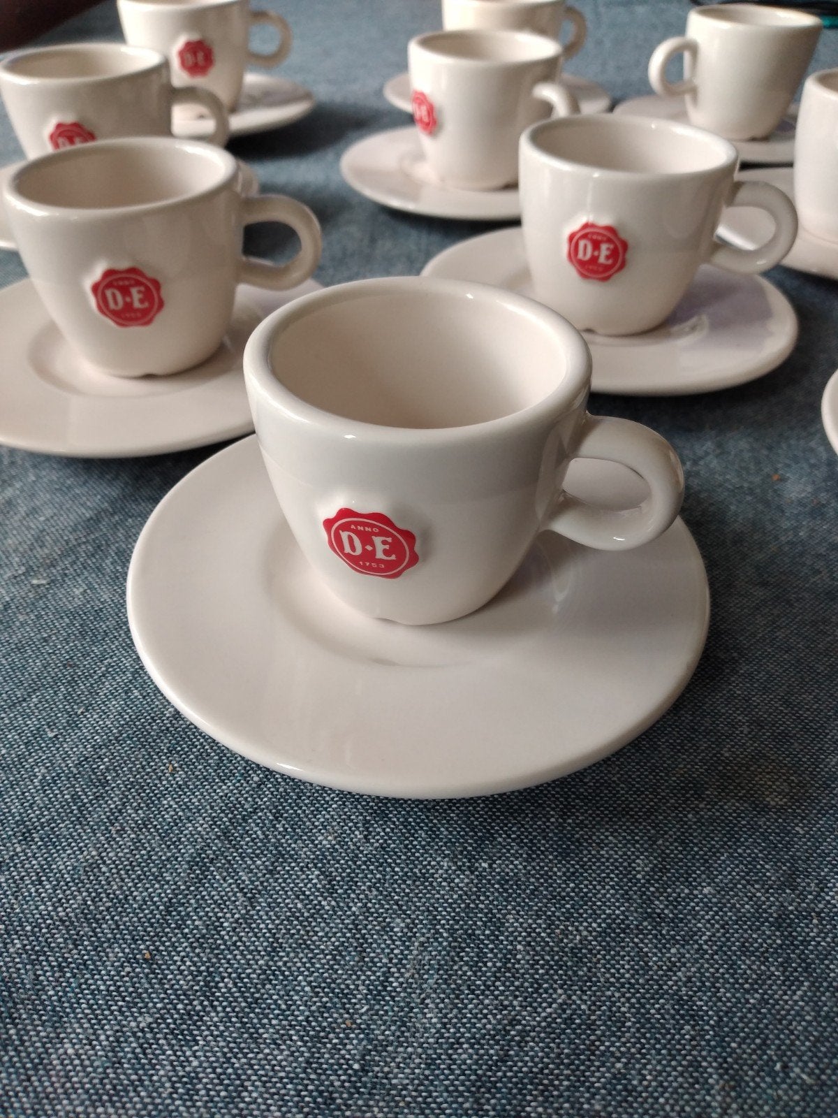 10 x espressokop  Douwe Egberts, met schotels, Mosa., Ophalen of Verzenden, Zo goed als nieuw, Porselein, Kop en/of schotel