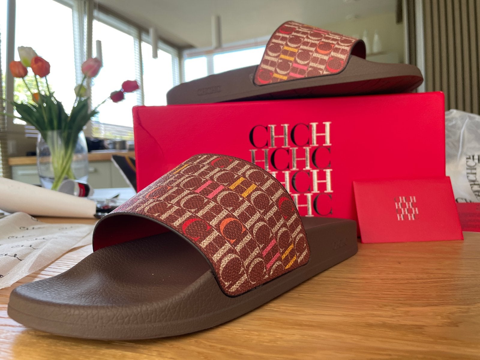 Nieuwe CHCH Slippers - Ongebruikt, Ophalen of Verzenden, Nieuw, Bruin