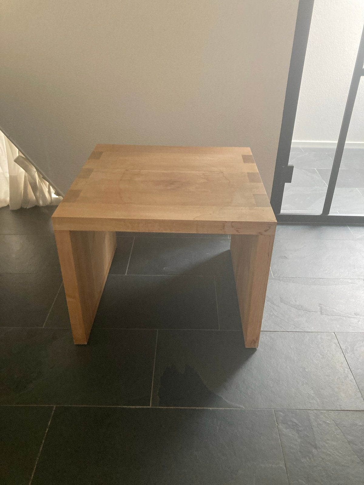 Massief houten bijzettafel / krukje, Ophalen, Minder dan 45 cm, Minder dan 55 cm, Gebruikt