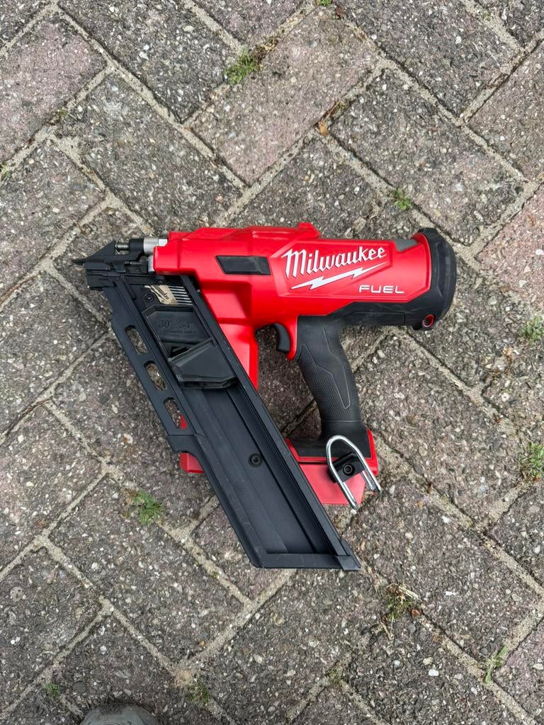 Milwaukee spijkerpistool FFN M18, Ophalen of Verzenden, Zo goed als nieuw