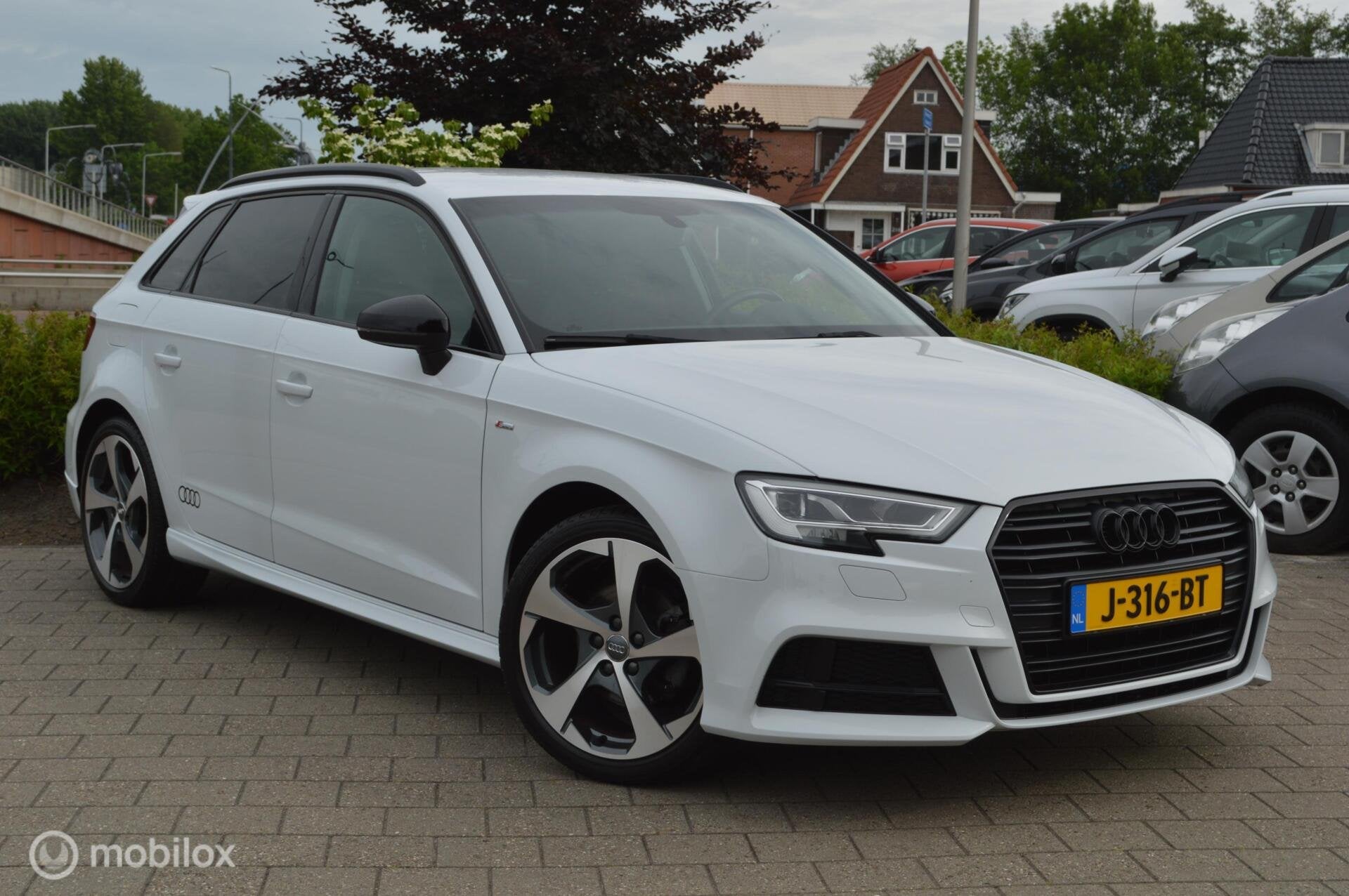 Audi A3 Sportback 30 TFSI S-Tronic | Design Pro Line Plus, Auto's, Stof, Euro 6, 116 pk, Wit