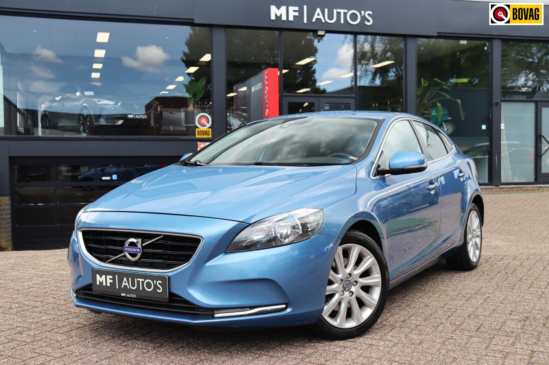 Volvo V40 1.6 T4 Momentum 180PK|Navi|PDC|Clima|NL Auto NAP, Gebruikt, 4 cilinders, Blauw, Leder en Stof