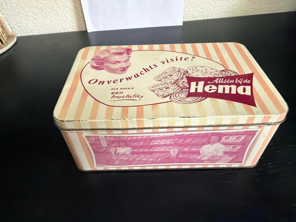 Vintage Hema koekblik 'Onverwachts visite?', Verzamelen, Blikken, Ophalen of Verzenden, Zo goed als nieuw, Koek(jes), Overige merken
