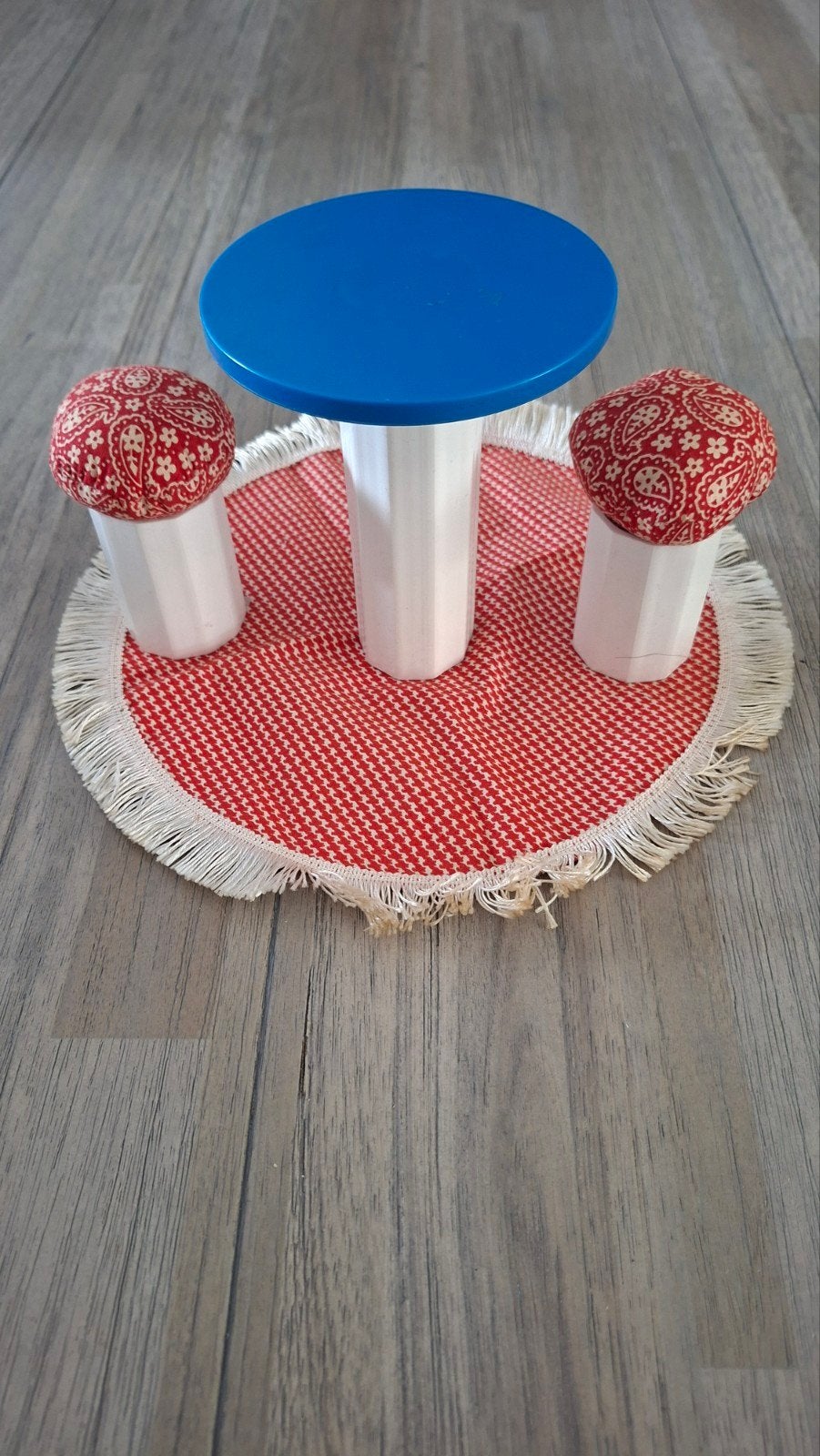 Mattel 1974 Barbie poppenhuis meubels: tafel, stoelen,, Ophalen of Verzenden, Gebruikt, Barbie