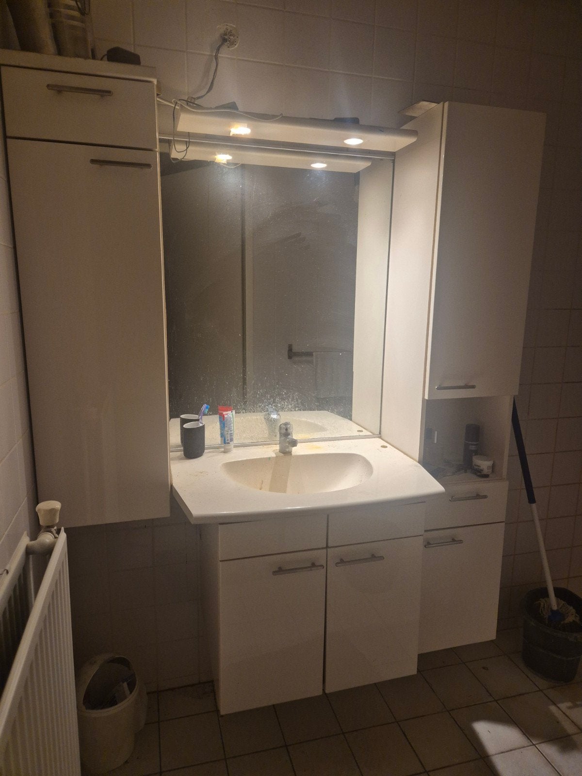 Badkamermeubelset met spiegel, wastafel en kasten, Gebruikt, 100 tot 150 cm, Ophalen of Verzenden, 25 tot 50 cm