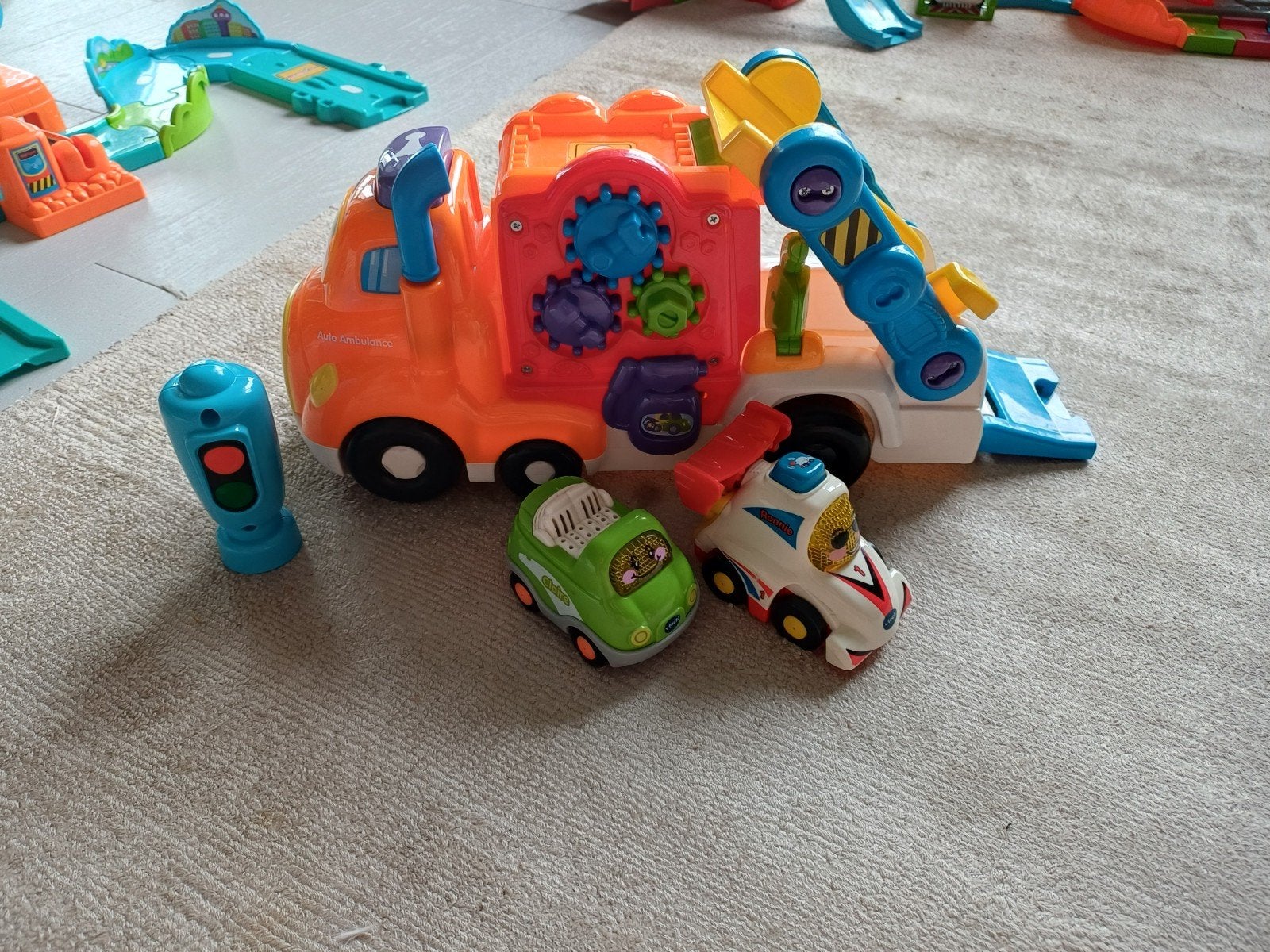 VTech toet toet Vrachtwagen met 2 kleine autootjes, Ophalen of Verzenden, Gebruikt
