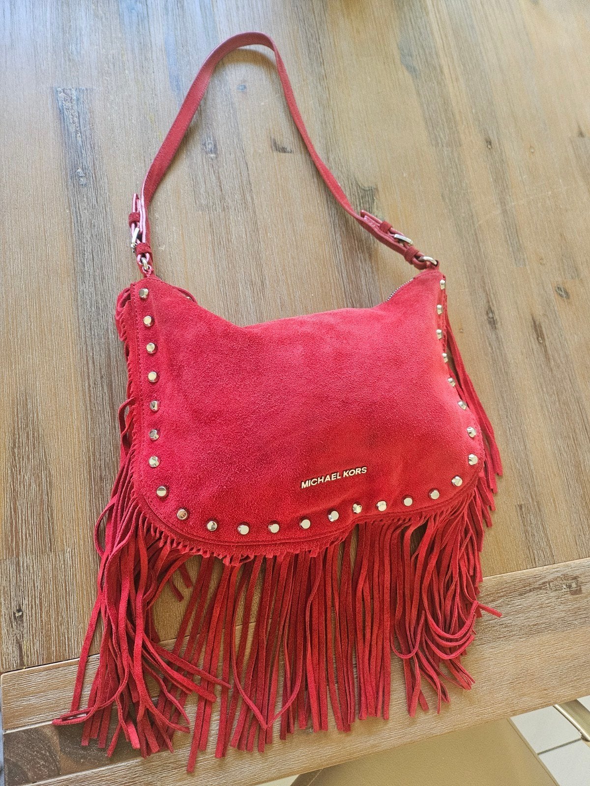 Michael Kors suède tas met franjes en studs, Ophalen of Verzenden, Zo goed als nieuw, Rood, Schoudertasje