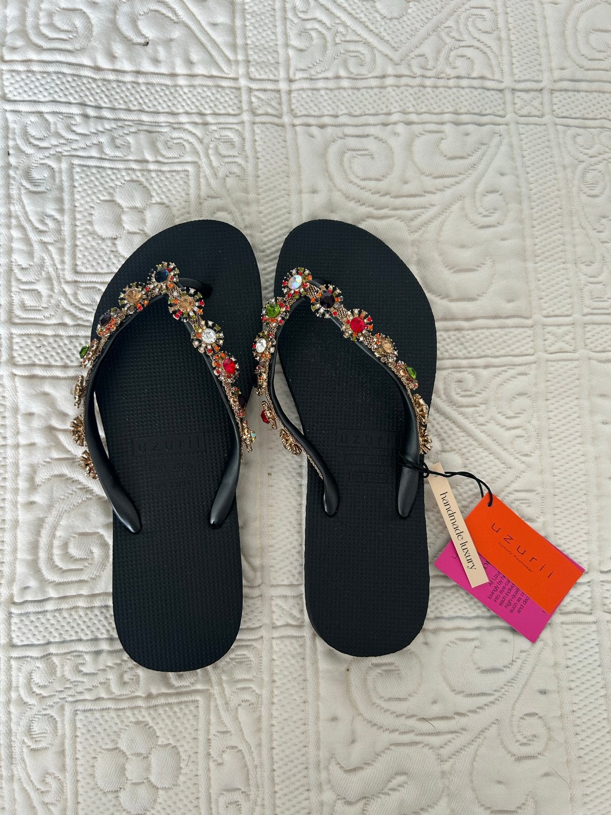 Nieuwe Uzurii slippers met strass steentjes - Maat 35/36, Ophalen of Verzenden, Nieuw, Zwart, Slippers