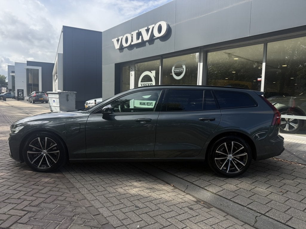 Volvo V60 T8 AWD Plus Dark | Heads- up display | Schuif-/kan, Dealer onderhouden, Gebruikt, Euro 6, 4 cilinders