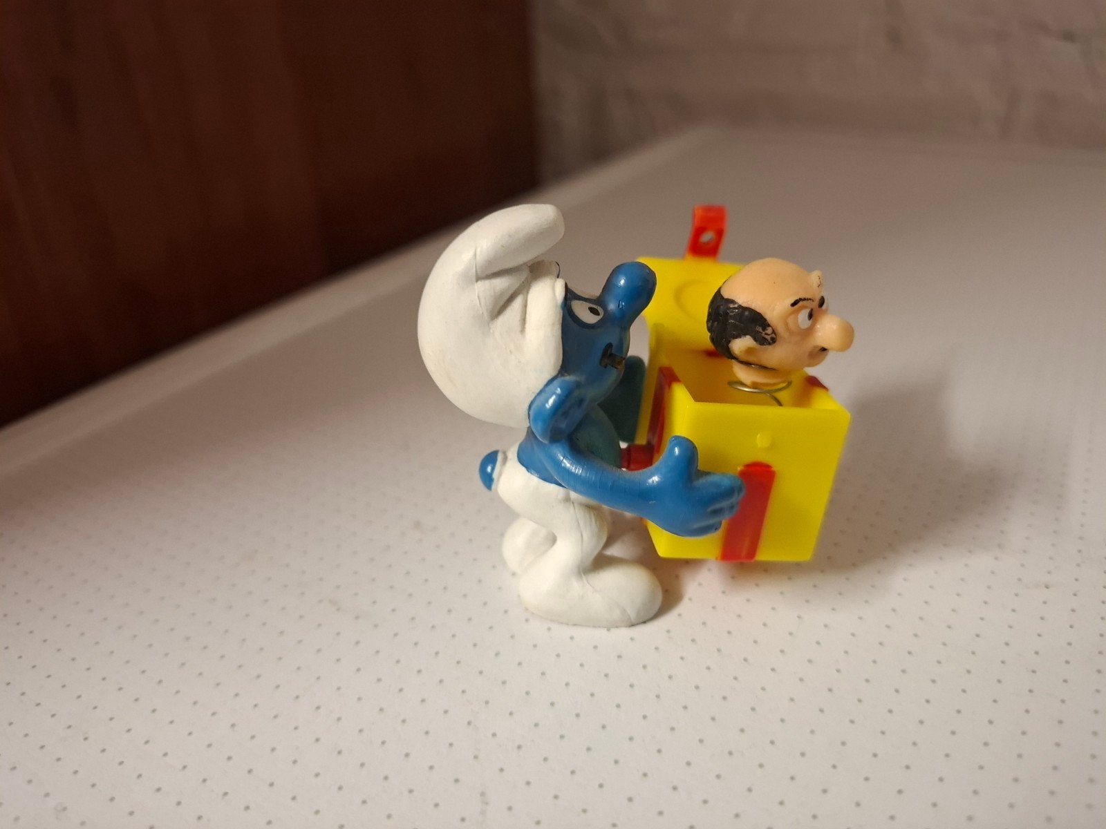 Lol smurf met cadeautje en Gargamel hoofd., Ophalen of Verzenden