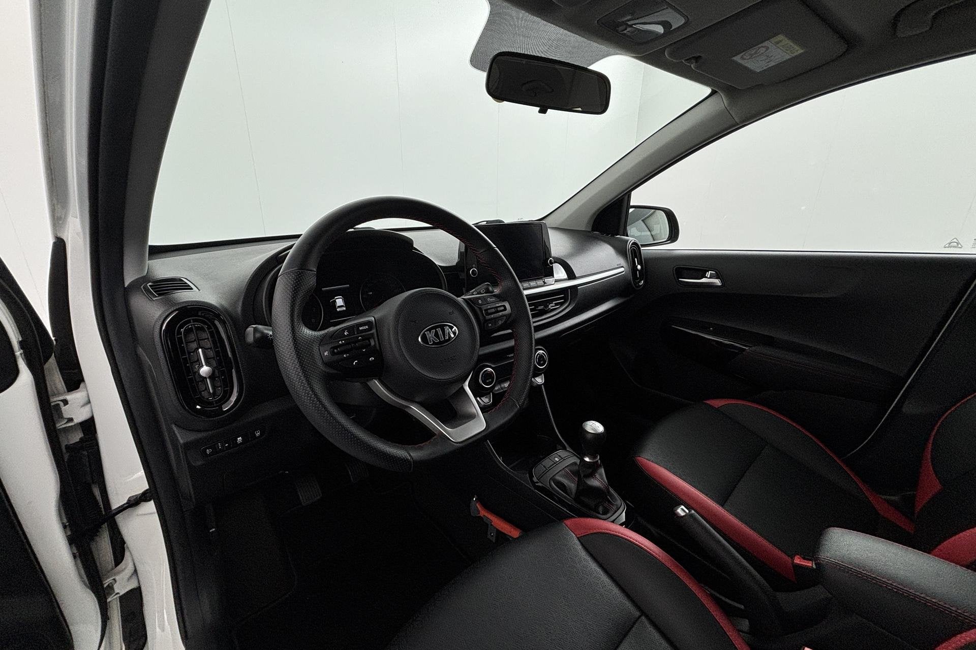 Foto 2 van Kia Picanto 1.0 DPi GT-Line Compacte allrounder met een spor