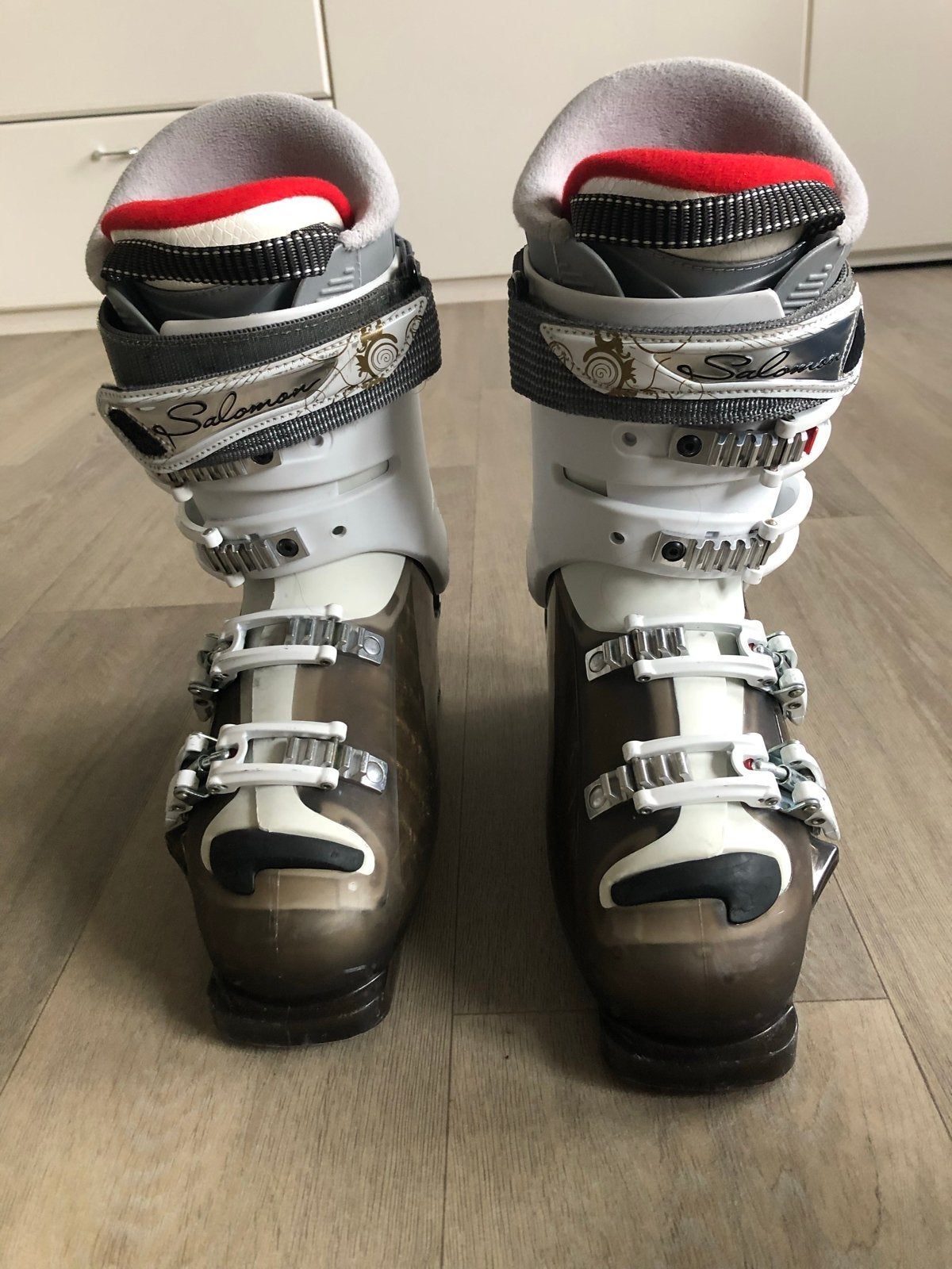 Salomon dames skischoenen mt 38,5 - Goede staat, Sport en Fitness, Gebruikt, Schoenen, Skiën, Salomon