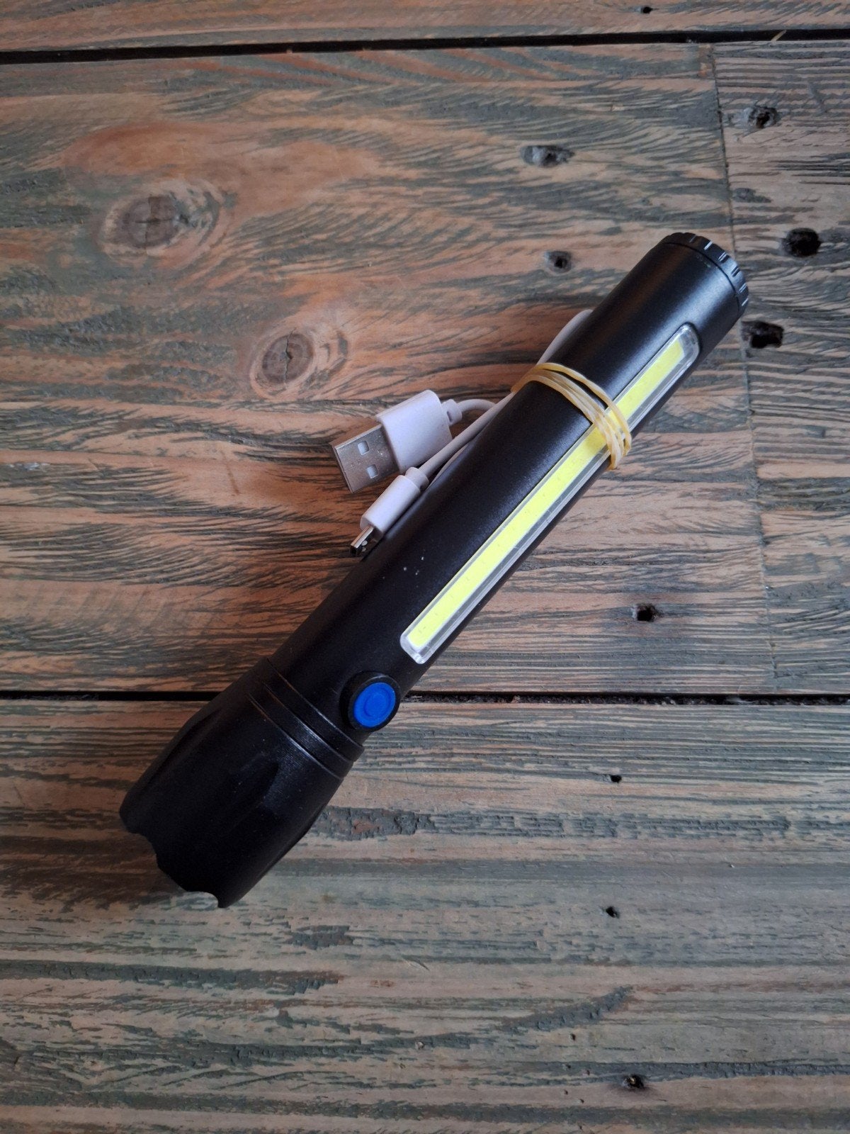 Handige zaklamp met USB-oplaadfunctie, Caravans en Kamperen, Ophalen of Verzenden, Zo goed als nieuw, Accu