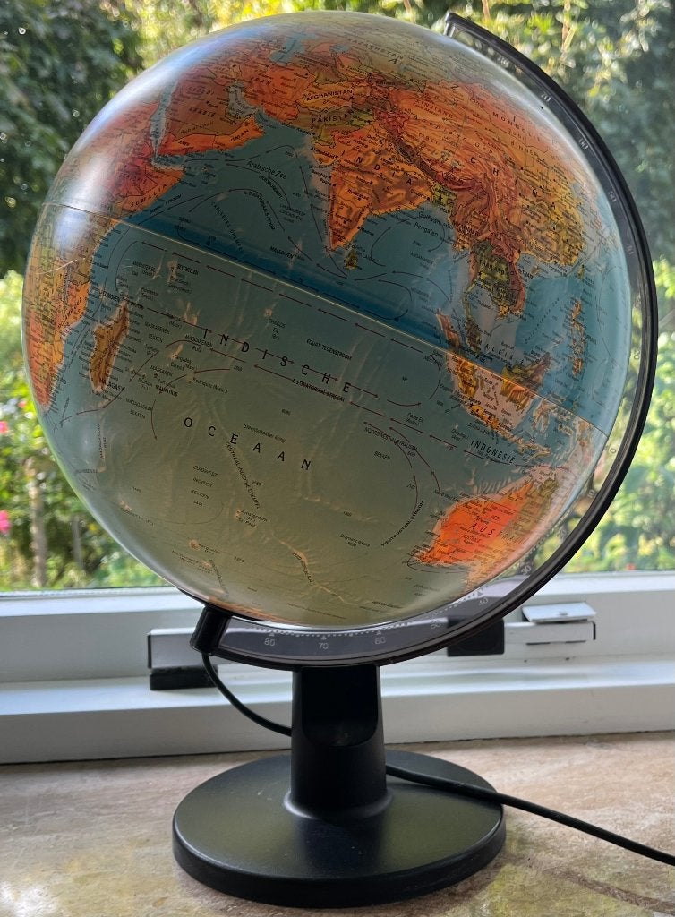 Verlichte wereldbol ca. 30 cm op voet, Ophalen, Verlicht, Gebruikt