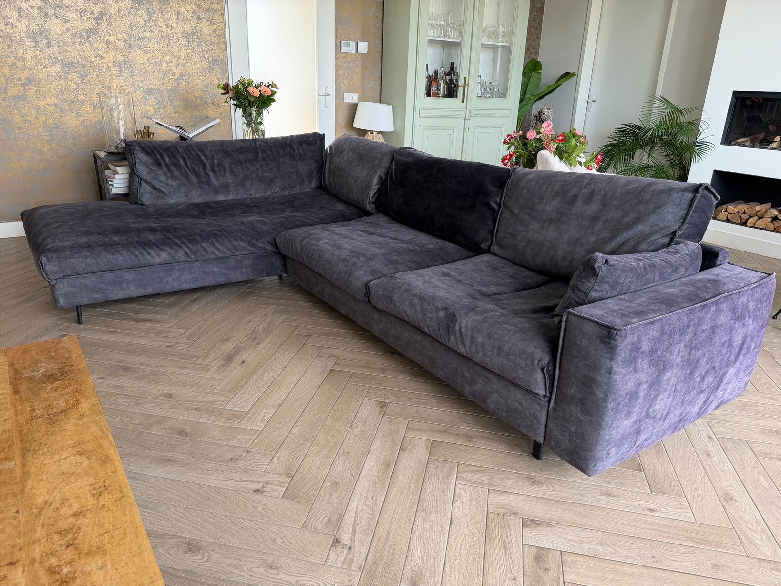 Te koop Hoekbank. Antracietgrijs. Velours stof. Lounche bank, Ophalen, Hoekbank, 75 tot 100 cm, Lounche