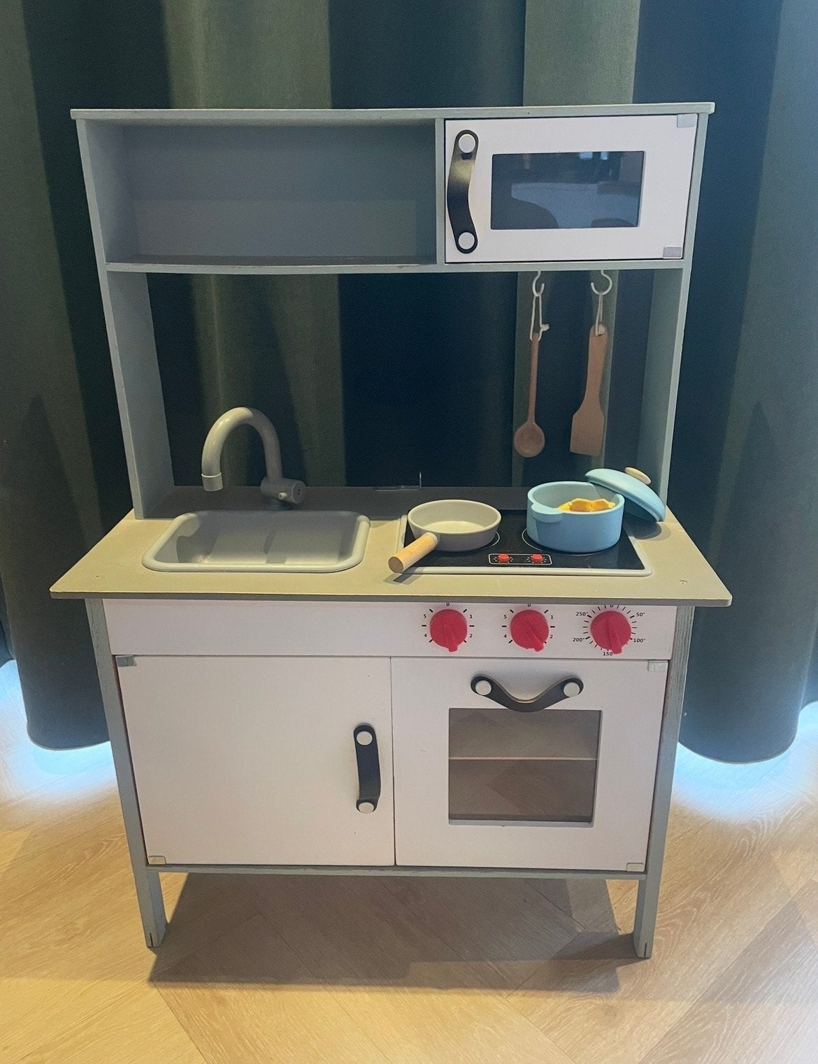 Houten speelkeuken met uitgebreide accessoires, Kinderen en Baby's, Ophalen, Gebruikt, Meubelstuk of Keukentje