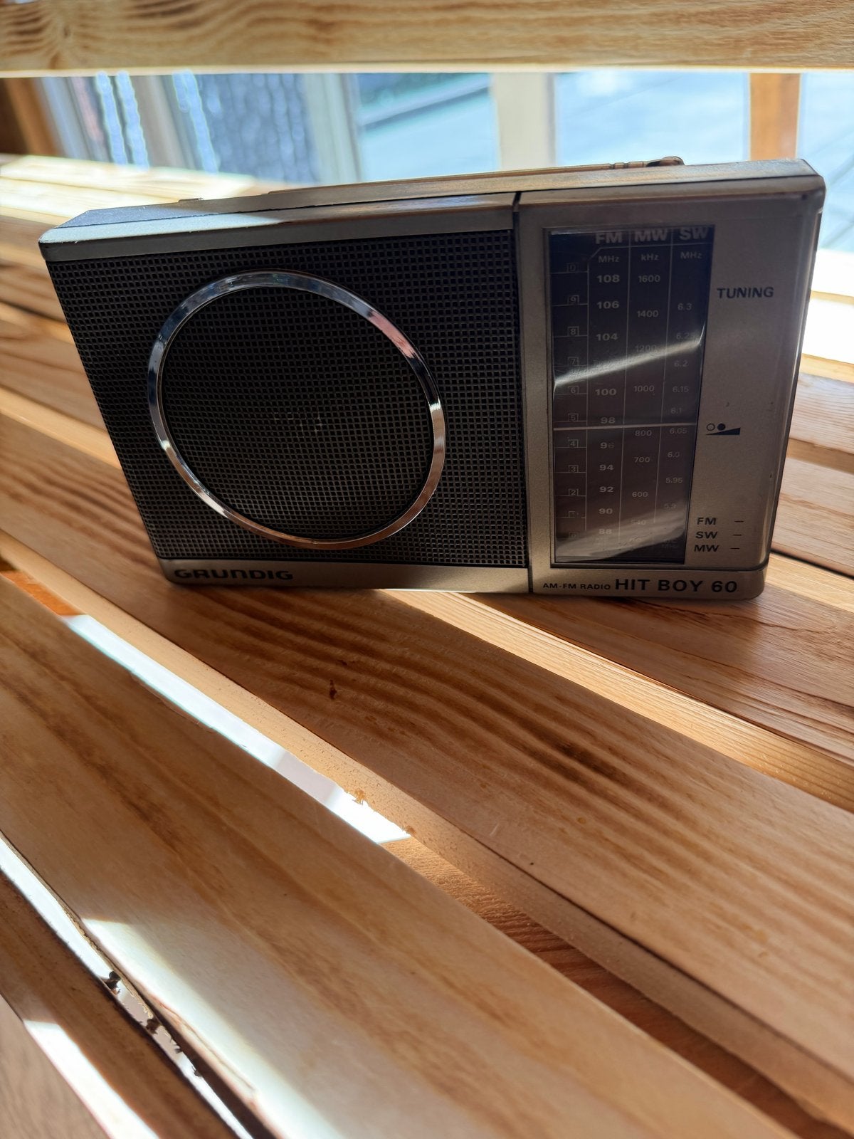 Grundig Hit Boy 60 AM/FM Radio - Vintage Transistorradio, Ophalen of Verzenden, Gebruikt, Transistorradio