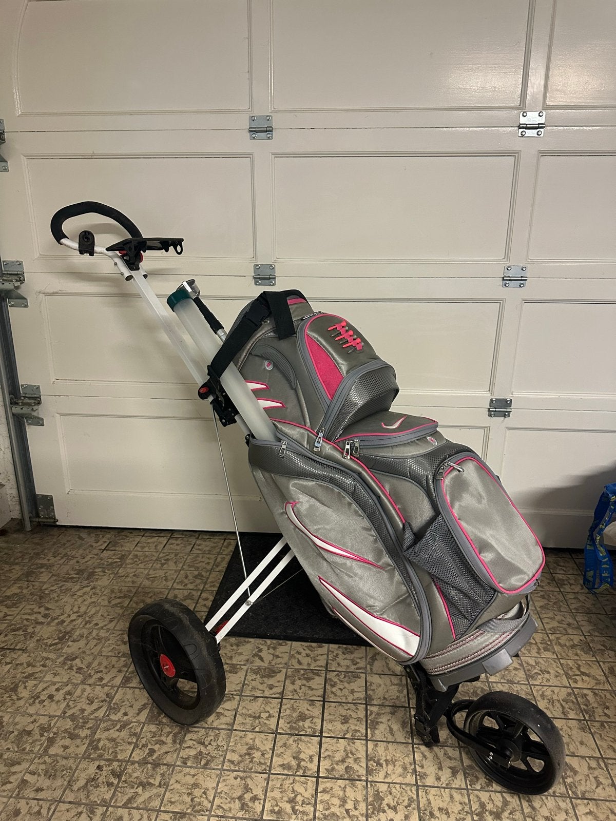 Nike Golftas en Golfkar - Zo goed als nieuw, Ophalen, Zo goed als nieuw, Set
