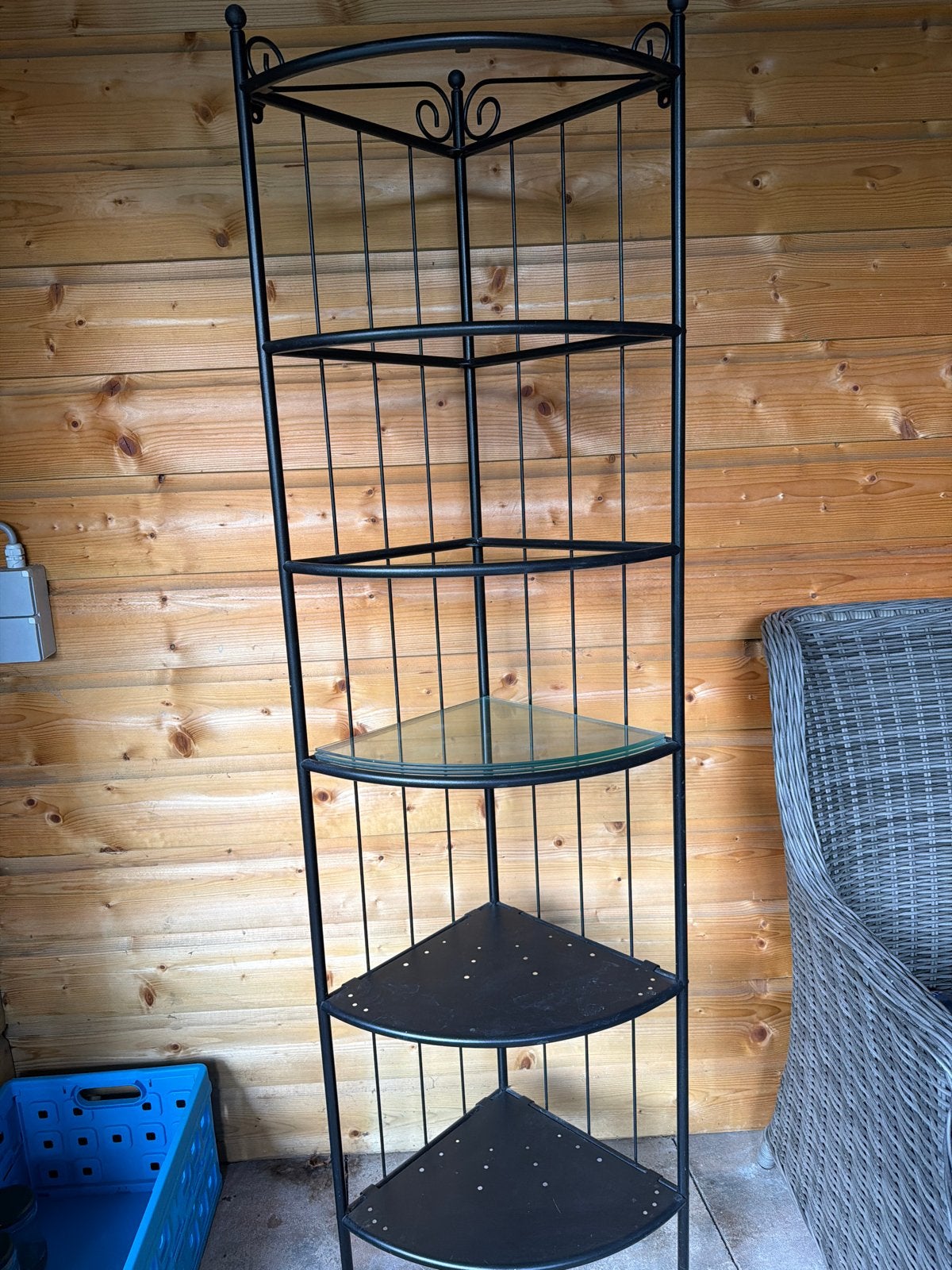 Zwart metalen hoekrek met glazen en metalen planken, Huis en Inrichting, Ophalen, Minder dan 50 cm, Gebruikt, Overige typen