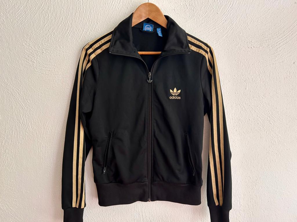 Zwart met goud Adidas jasje M/L, Maat 38/40 (M), Zwart, Ophalen of Verzenden, Zo goed als nieuw