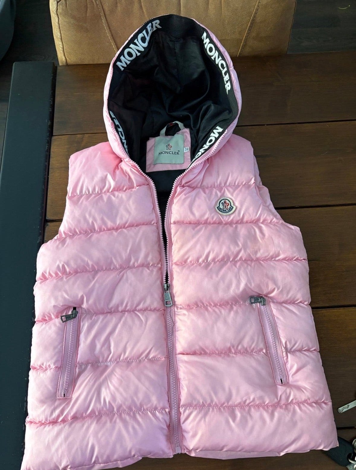 Moncler Roze Bodywarmer voor Meisjes (13-14 jaar), Ophalen of Verzenden, Zo goed als nieuw, Meisje, Jas