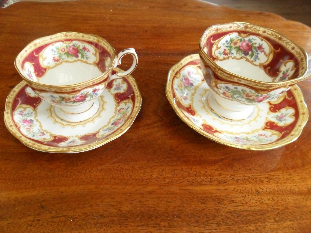 Royal Albert lady Carlyle kop en schotel, Antiek en Kunst, Ophalen of Verzenden