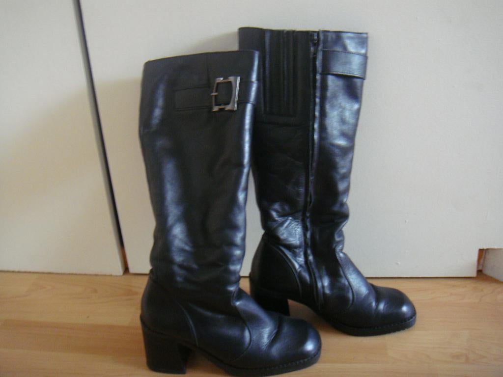 Winterschoenen schoenen laarzen hakken zwaart maat 37 - 38, Ophalen of Verzenden, Gedragen, Zwart, Hoge laarzen