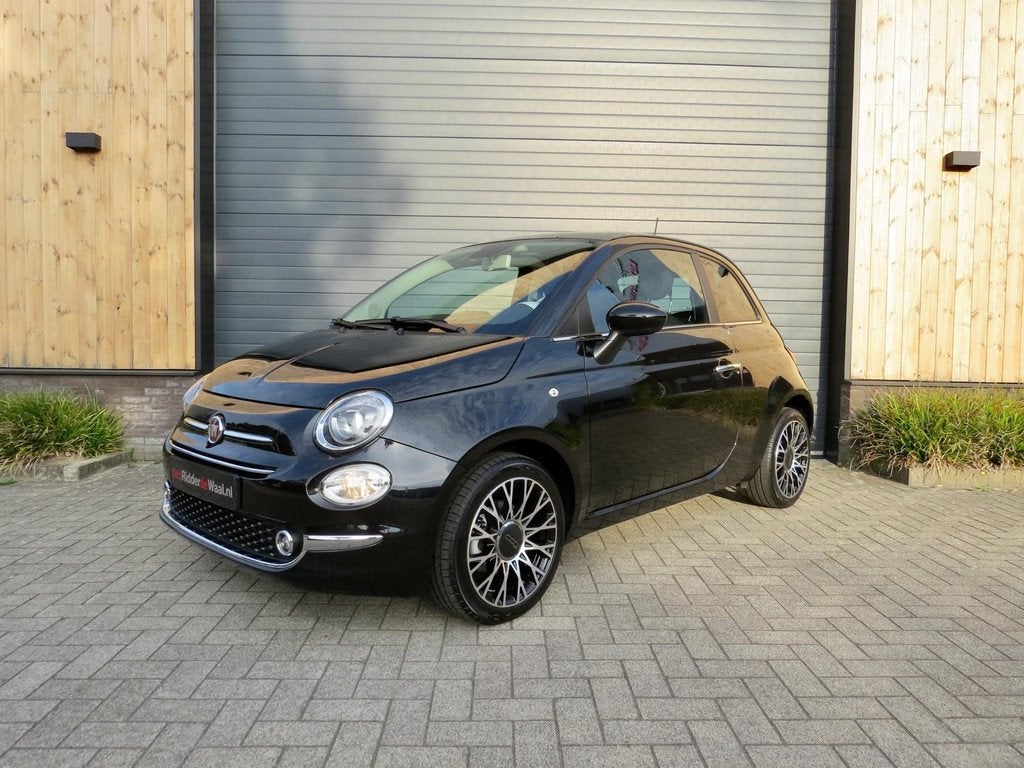 Fiat 500 1.0 Hybrid Dolcevita finale *Carplay *Pano *Climate, Voorwielaandrijving, Stof, Gebruikt, Zwart