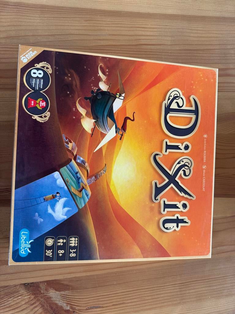 Dixit - Leuk gezelschapsspel, slechts 2x gespeeld!, Drie of vier spelers, Ophalen of Verzenden, Zo goed als nieuw