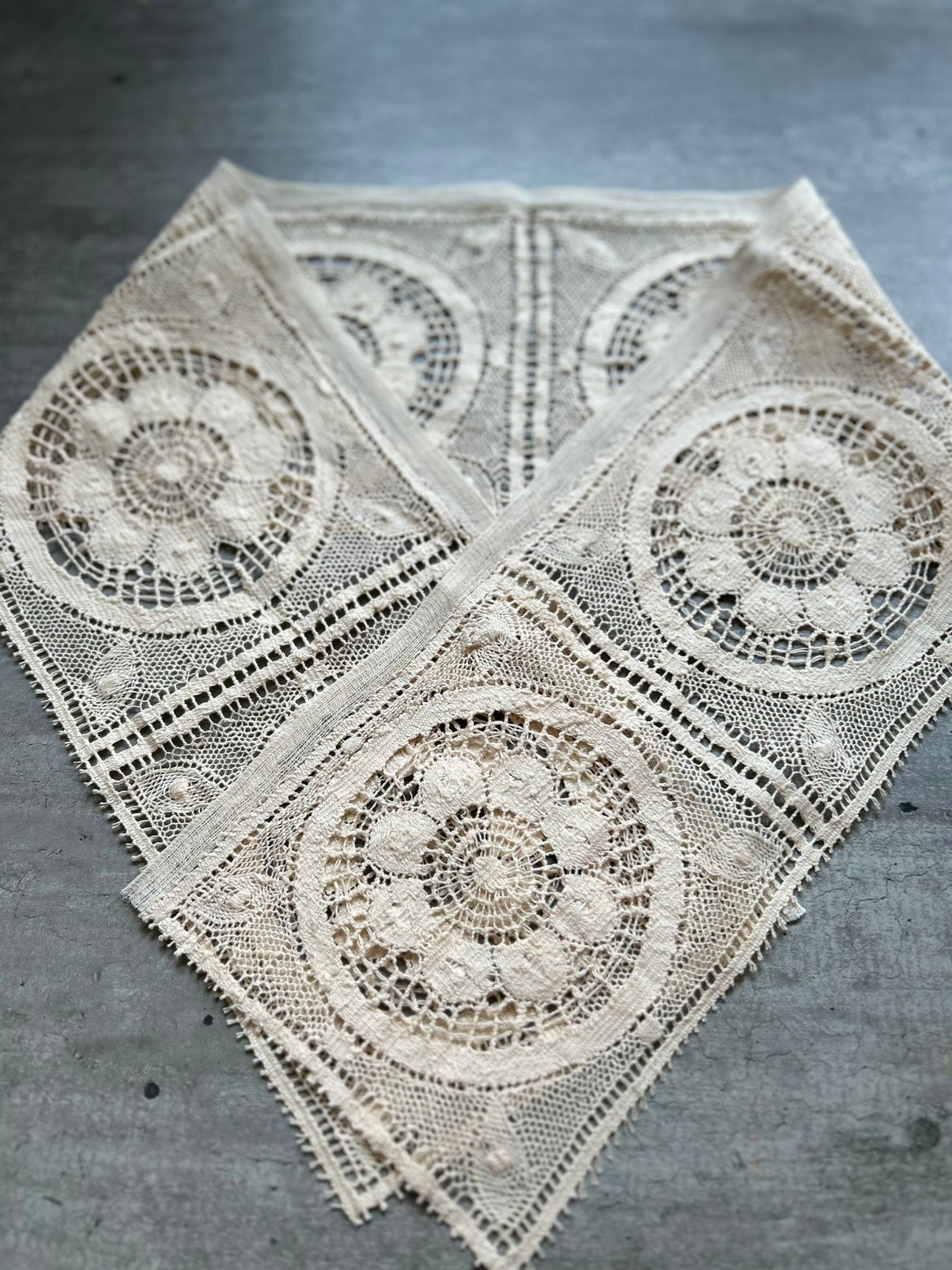 Stuk heel oud antiek kant 6 blokken ( 84 cm x 14 cm), Antiek en Kunst, Ophalen of Verzenden
