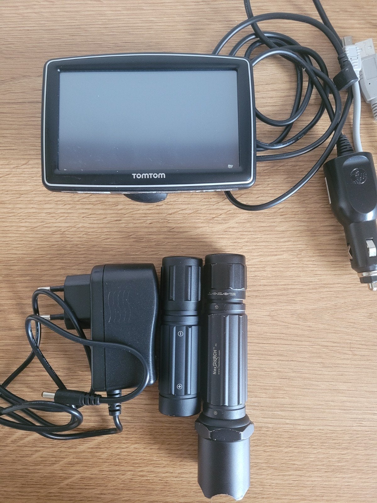 TomTom navigatie met zaklamp en extra accu, Ophalen of Verzenden, Gebruikt