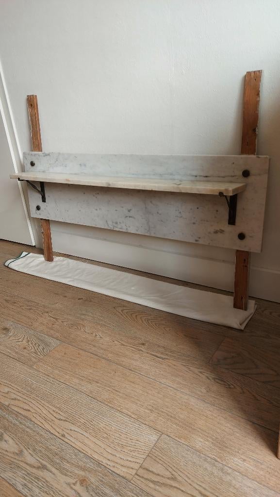 Opbouw voor een antiek wastafelmeubel, Ophalen