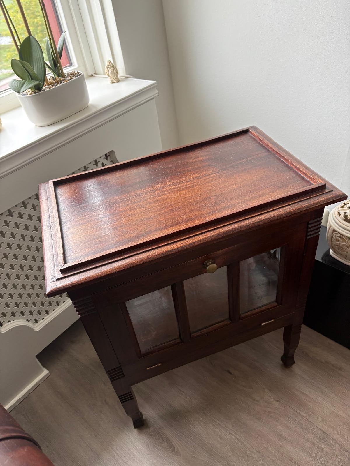 Teak thee dranken kastje breed 59 hoog 70 diep 51 cm, Ophalen, Zo goed als nieuw