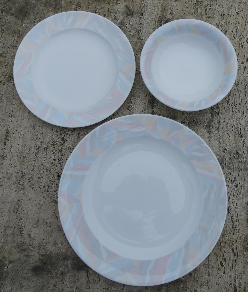 Wedgwood Servies met Aparte Pastel Kleurige Rand, Nieuw, Ophalen of Verzenden, Wedgwood, Porselein