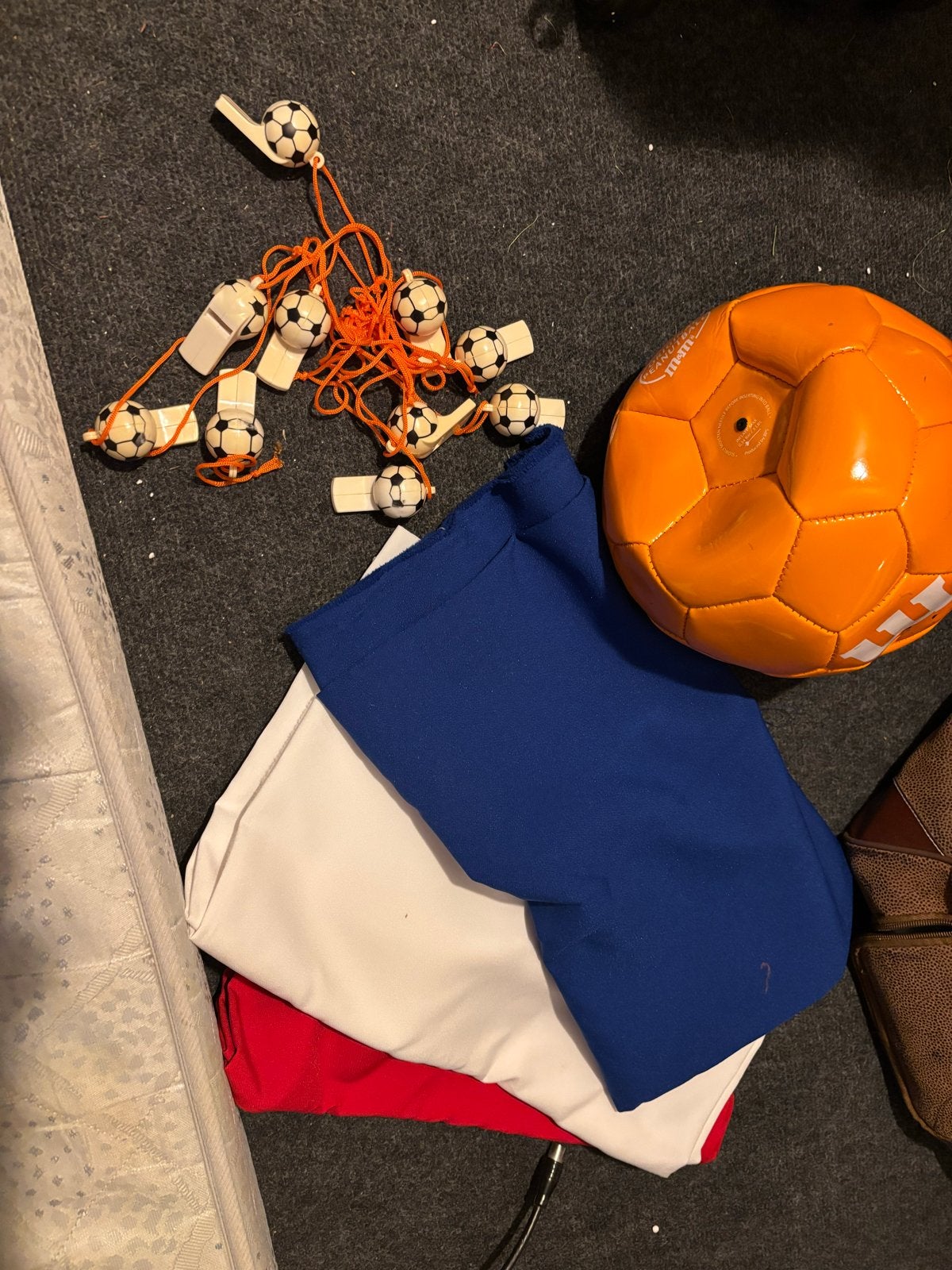 Voetbalaccessoires: Bal, fluitjes en  lappen stof, Maat XL, Ophalen of Verzenden, Gebruikt, Bal