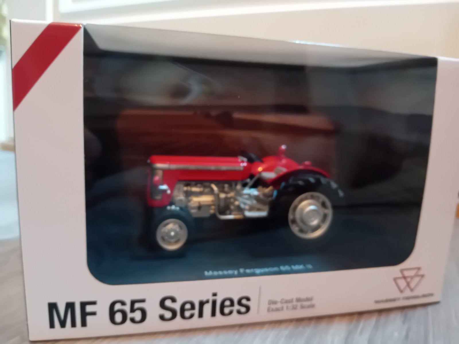 massy fergouson 65MK || universal hobbies, Ophalen of Verzenden, Zo goed als nieuw, Overige typen, Overige merken