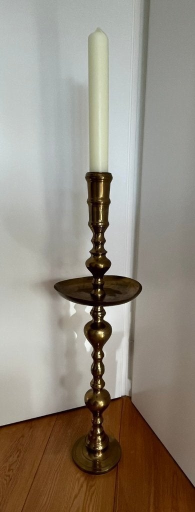 Decoratieve messing vloerkandelaar gedraaide stam., Ophalen of Verzenden, Koper of Brons