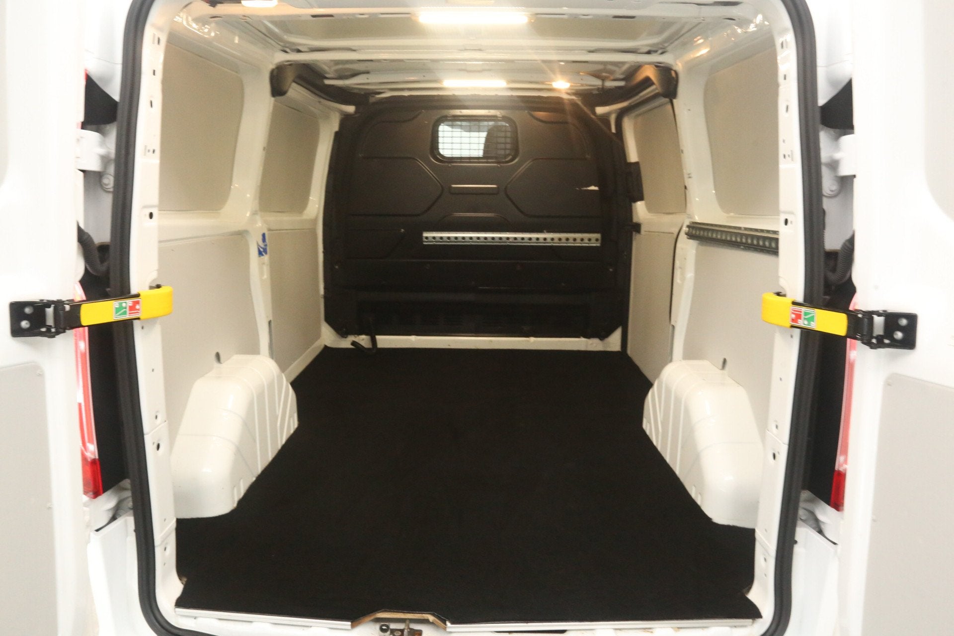 Ford Transit Custom 2.0 TDCI L1H1 | Automaat | Airco | Cruis, Auto's, Stof, Euro 6, 4 cilinders, Wit