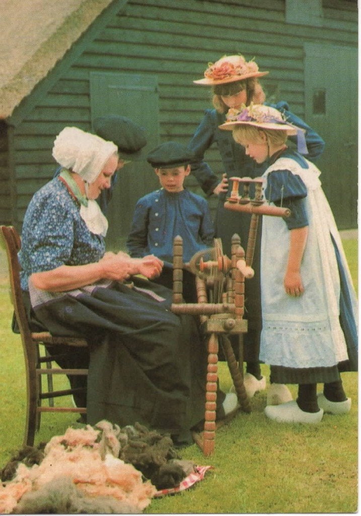 Ansichtkaart klederdracht Raalte, Salland, Spinster, Ophalen of Verzenden, 1980 tot heden, Ongelopen, Klederdracht