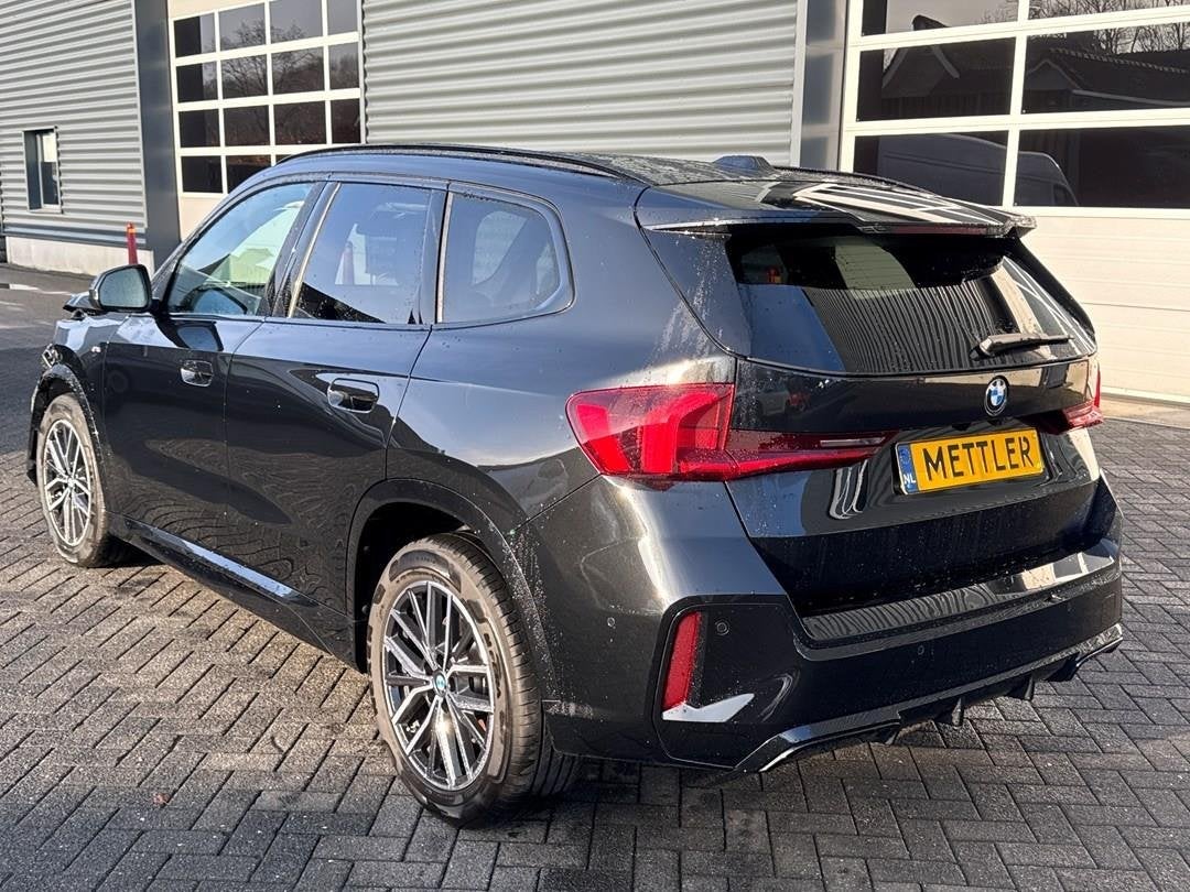 BMW X1 SDrive18d, M-Sportpakket, harman kardon, alcantara, n, 1995 cc, 4 cilinders, 150 pk, Zwart