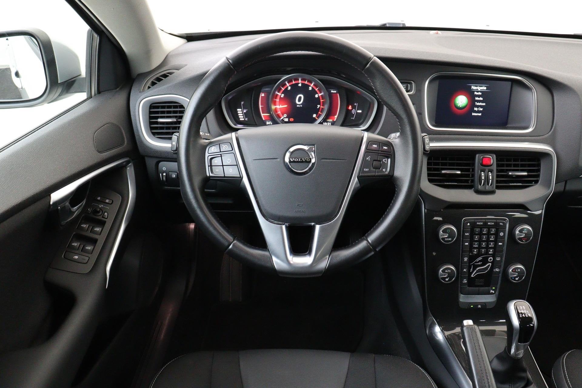 Volvo V40 T3 MOMENTUM -CRUISE|STOELVERW.|STANDKACHEL|PDC.A|H, Auto's, Voorwielaandrijving, 12 maanden, Euro 6, 4 cilinders