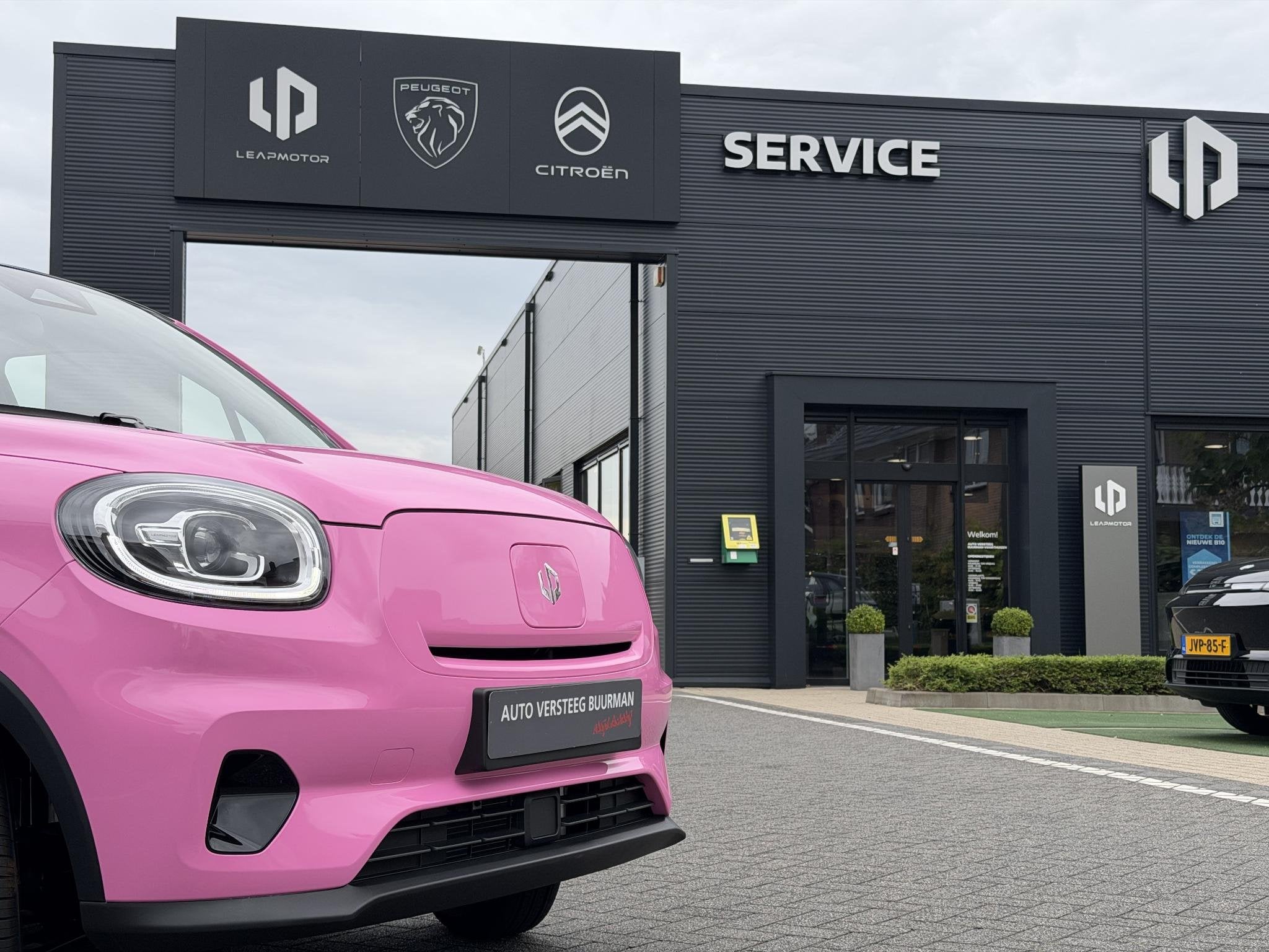 Leapmotor T03 Design 37.3 kWh 95PK Automaat Roze Wrap, Navig, Auto's, 12 maanden, 4 stoelen, Wit, Origineel Nederlands