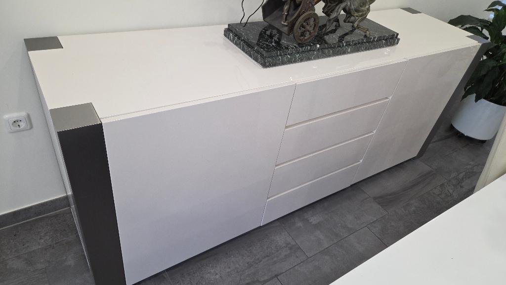 Dressoir – hoogglans wit | Hoge kwaliteit, Huis en Inrichting, Ophalen, Gebruikt, Met deur(en), Overige materialen