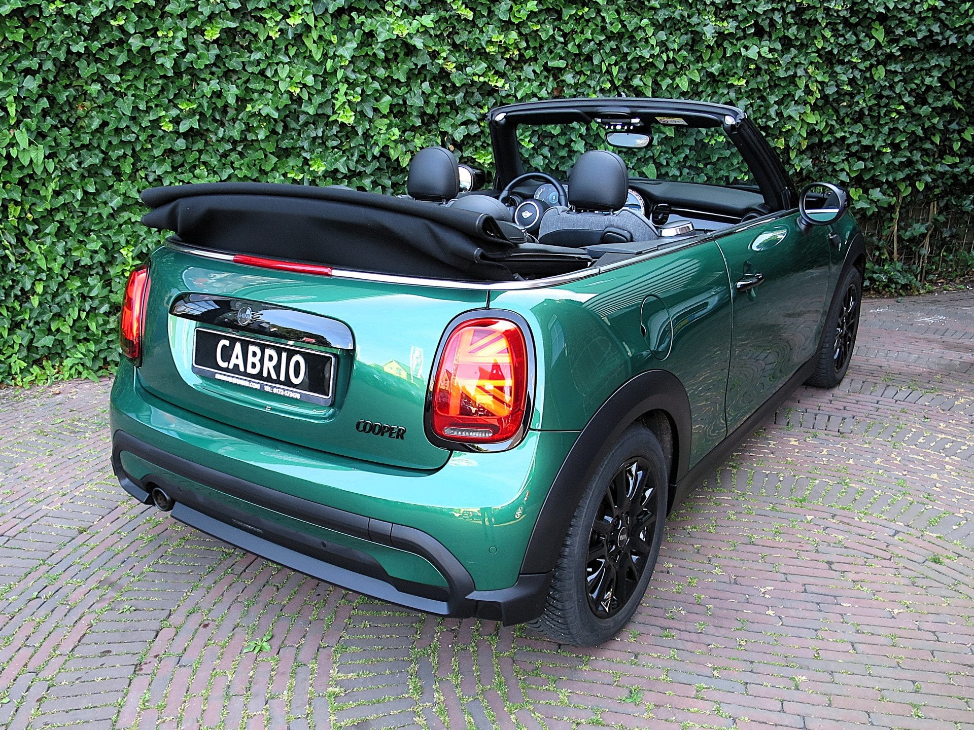 MINI Cabrio 1.5 Cooper Classic F57 LCI2 aut met Navi, A.cam,, 12 maanden, 136 pk, Gebruikt, 4 stoelen