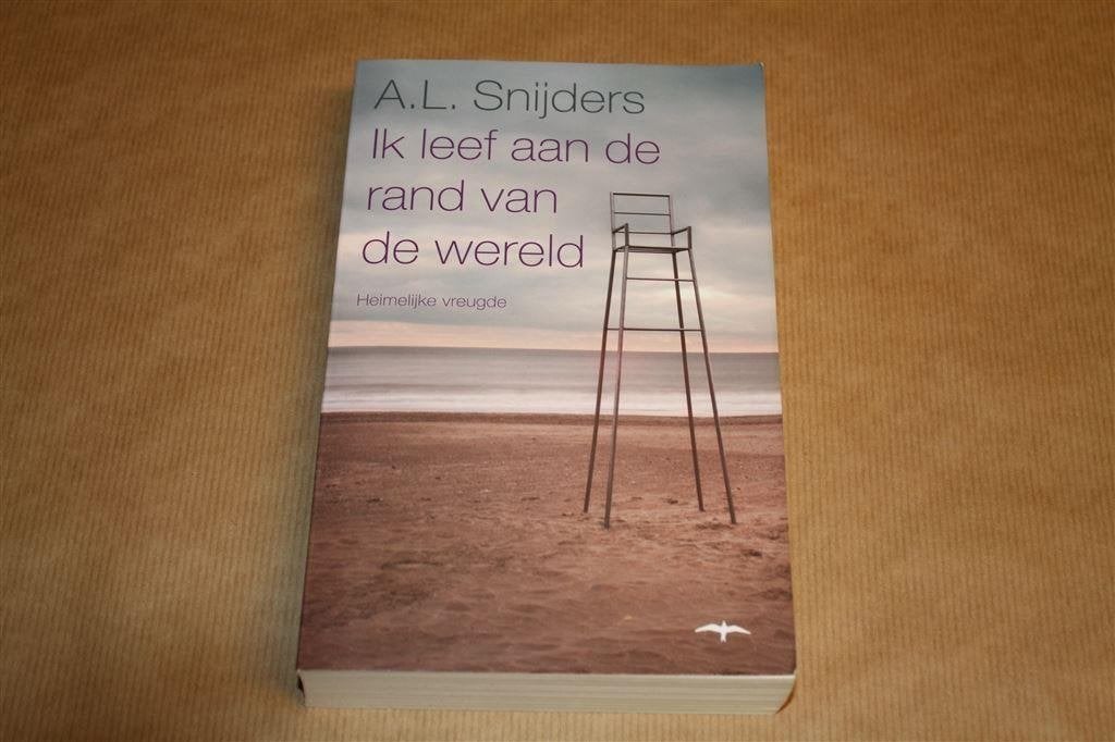 Ik leef aan de rand van de wereld. A.L. Snijders., Ophalen of Verzenden, Zo goed als nieuw