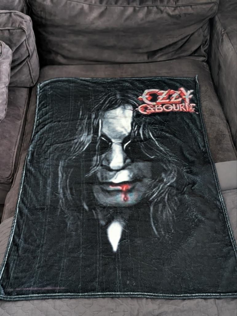 Ozzy Osbourne Fleece Deken - Zwart met Portret, Verzamelen, Verzenden, Zo goed als nieuw, Gebruiksvoorwerp