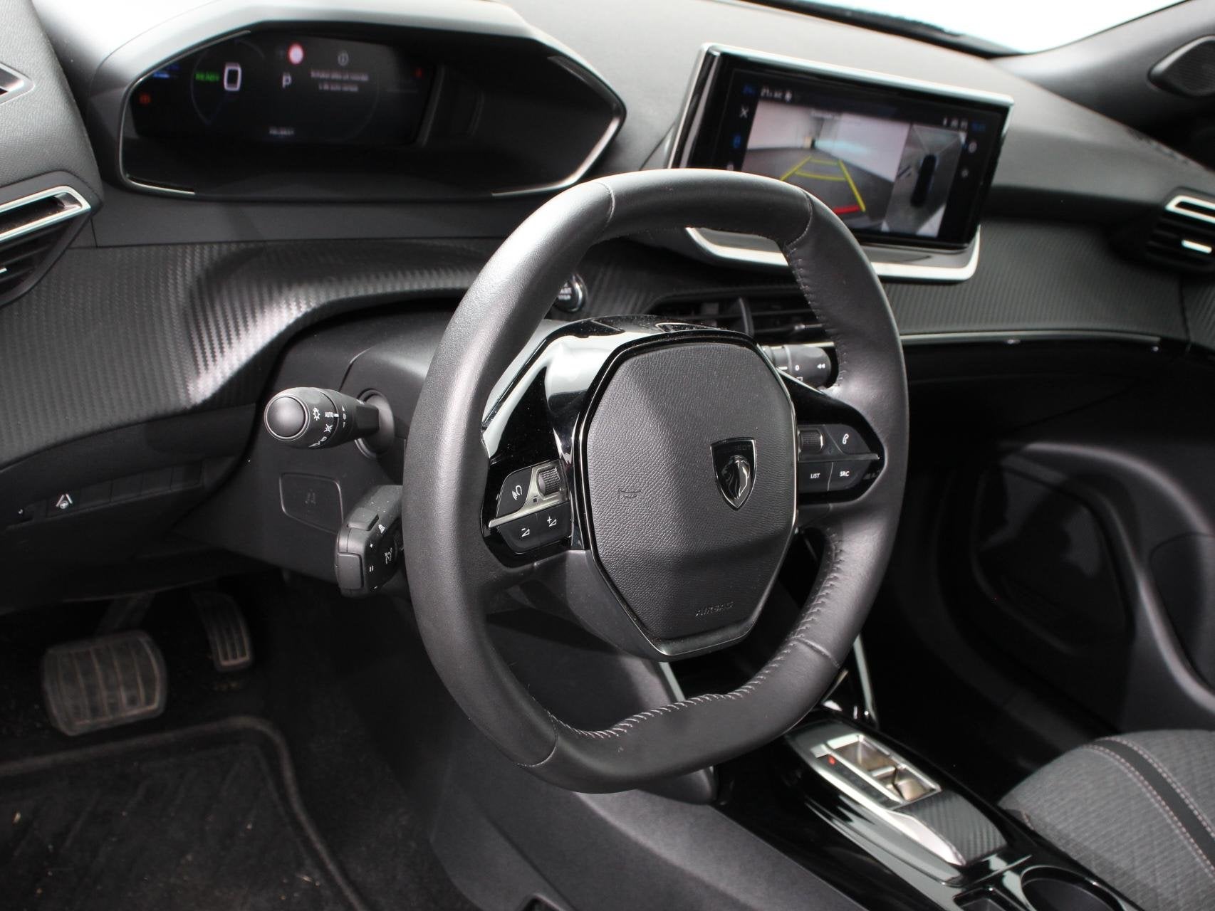 Peugeot e-2008 EV Allure 50 kWh Navigatie Apple Carplay/Andr, Auto's, 136 pk, Gebruikt, Leder en Stof, 1523 kg