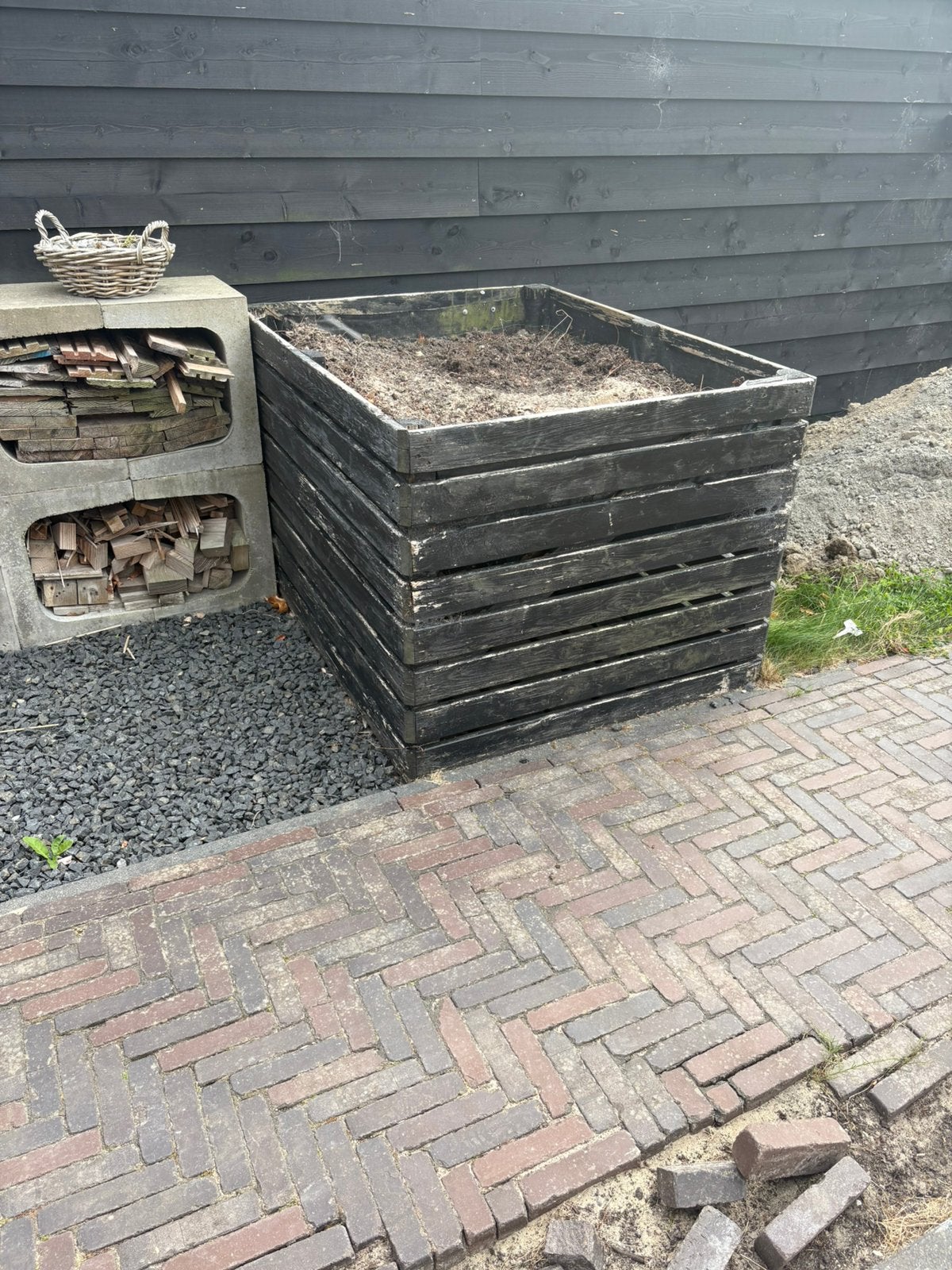 Kuubskist gratis af te halen, Ophalen, Zo goed als nieuw, Beton, Klinkers